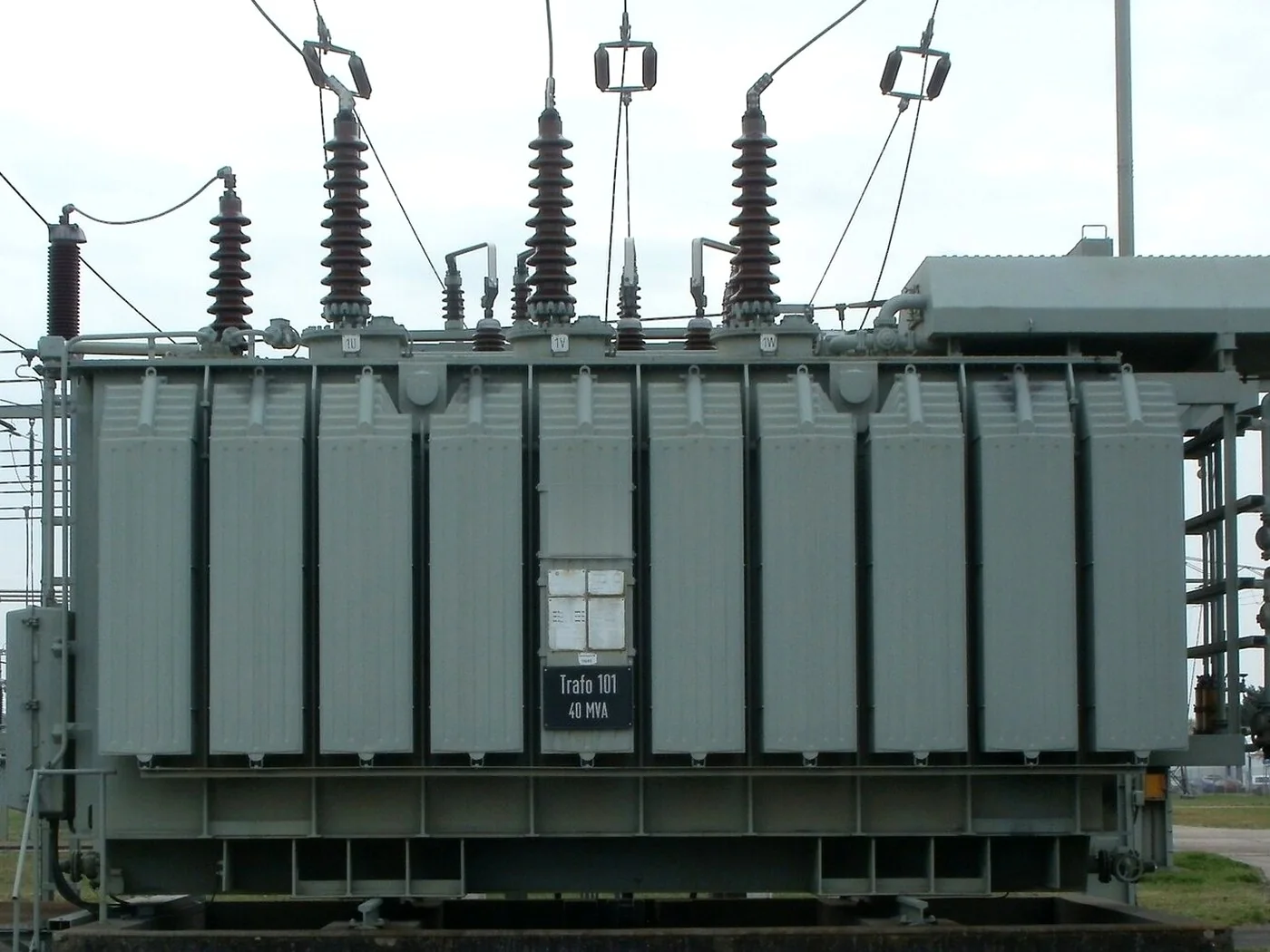 Distribution transformer